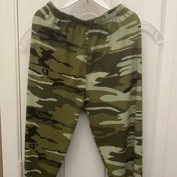 J village  junior camo leggings o s f m - Picture 1 of 4